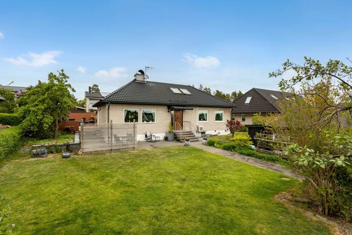 10 rum villa på Nybodavägen 32 Jakobsberg - Västra, Järfälla kommun - bild 1