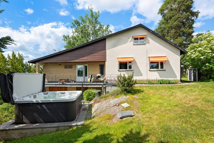 7 rum villa på Lupinvägen 8 Hässelby Södra Villastad, Stockholms kommun - bild 1