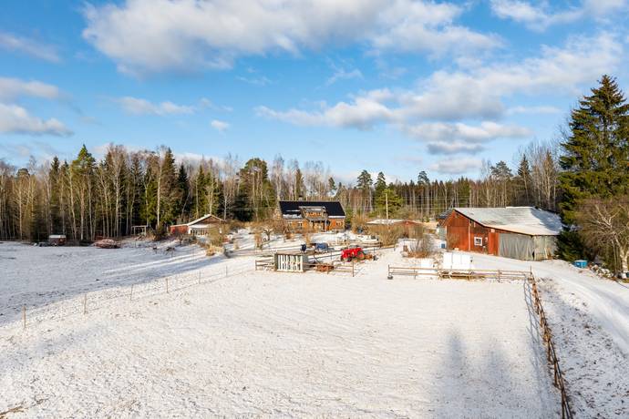 4 rum Gård utan jordbruk på Näsbybacka 175 Näsbybacka strax utanför Frövi Lindesbergs kommun - bild 36