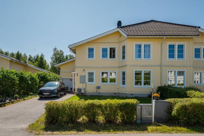 6 rum parhus på Grönlundsvägen 5 Kårsta, Vallentuna kommun - bild 1
