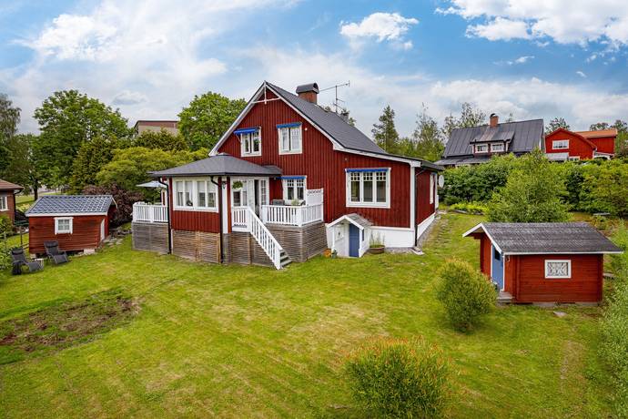 8 rum Villa på Glashyttegatan 13 Haga Arvika kommun - bild 1