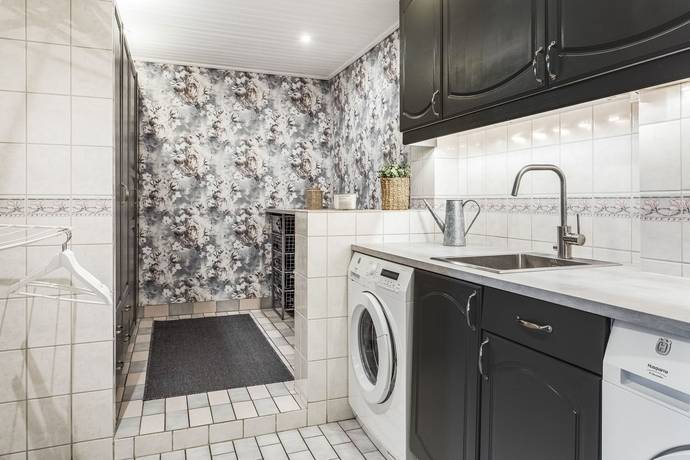 8 rum Radhus på Grenadjärgatan 13 Södra Skiljebo Västerås kommun - bild 35