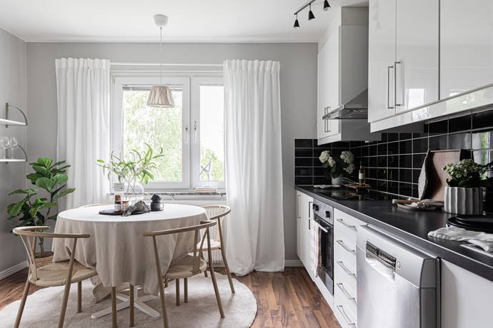2 rum lägenhet på Rekylgatan 35 Haga, Västerås kommun - bild 2
