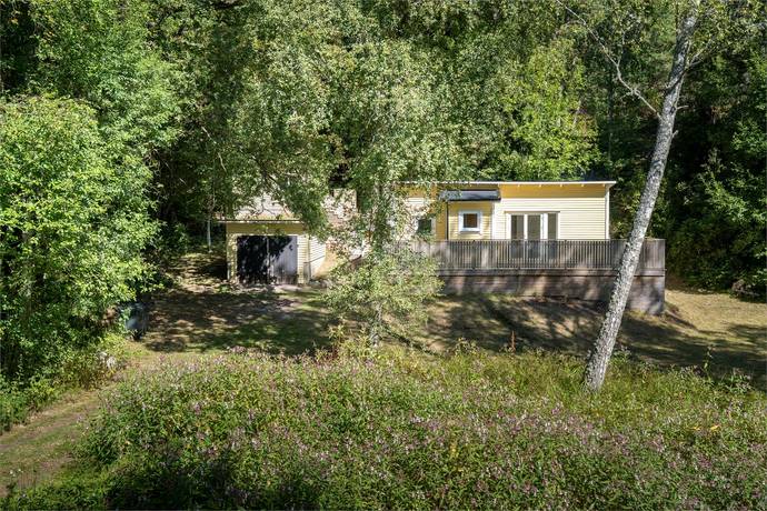 Madhagsvägen 1, Råssbyn, Uddevalla kommun