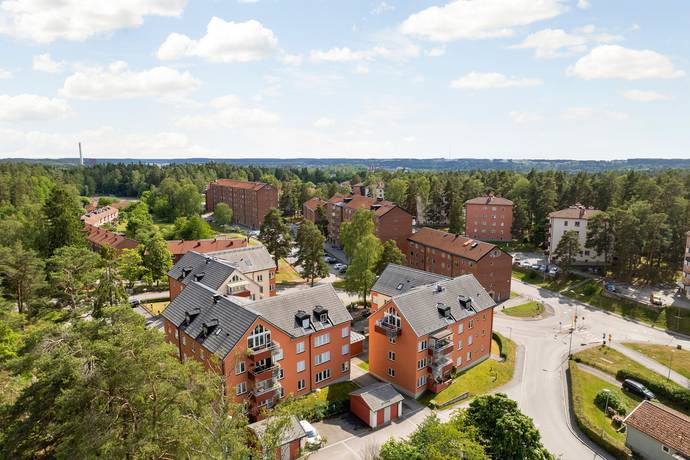 4 rum lägenhet på Rosenhöjdsvägen 17 Rosenlund, Södertälje kommun - bild 1