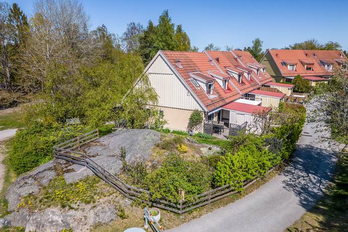 3 rum Radhus på Rapsodivägen 23 Skogås Huddinge kommun - bild 1