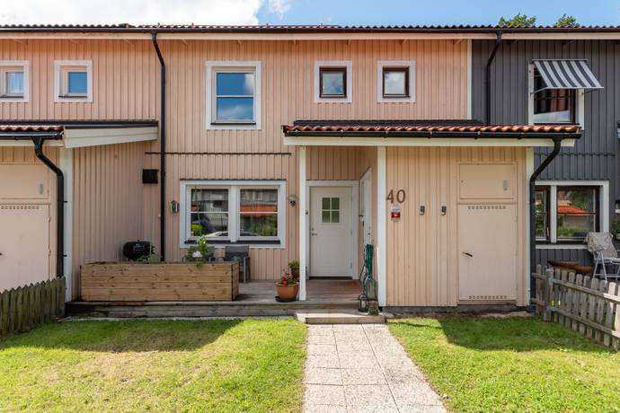 5 rum radhus på Krakas väg 40 Irsta, Västerås kommun - bild 1
