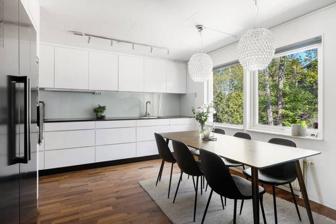 9 rum villa på Skogsstjärnans väg 11 Lännersta, Nacka kommun - bild 2