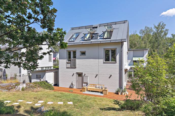 7 rum villa på Maj Brings Väg 17 Sköndal - Lilla Sköndal - Konstnärstaden, Stockholms kommun - bild 1