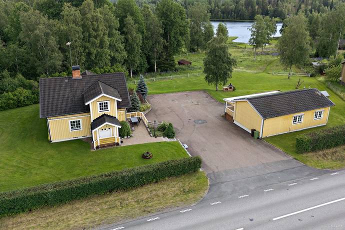 8 rum villa på Skenshyttan 177 Skenshyttan, Säters kommun - bild 1