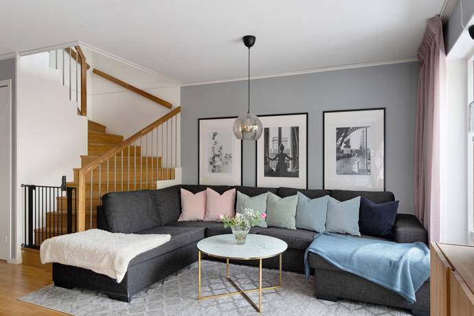 6 rum radhus på Mazarinvägen 32 Sköndal, Stockholms kommun - bild 1