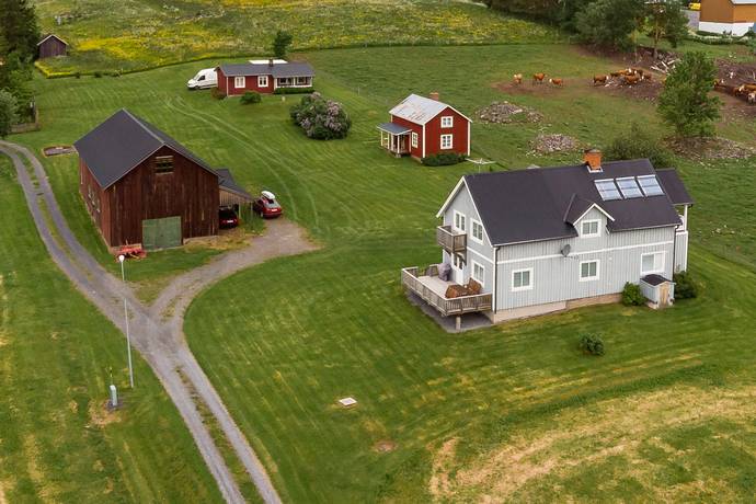 5 rum gård med jordbruk på Norderåsen 165 Norderåsen, Östersunds kommun - bild 1