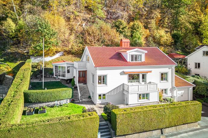 9 rum villa på Bergsgatan 30 Huskvarna, Jönköpings kommun - bild 1