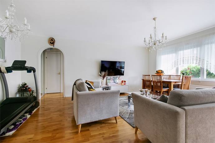 2 rum lägenhet på Skarpbrunnavägen 131, nb Botkyrka-eriksberg, Botkyrka kommun - bild 2