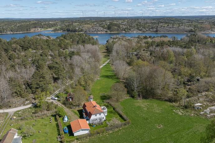 10 rum villa på Tjärnöbo Nedre 1 Bohuslän, Strömstads kommun - bild 1
