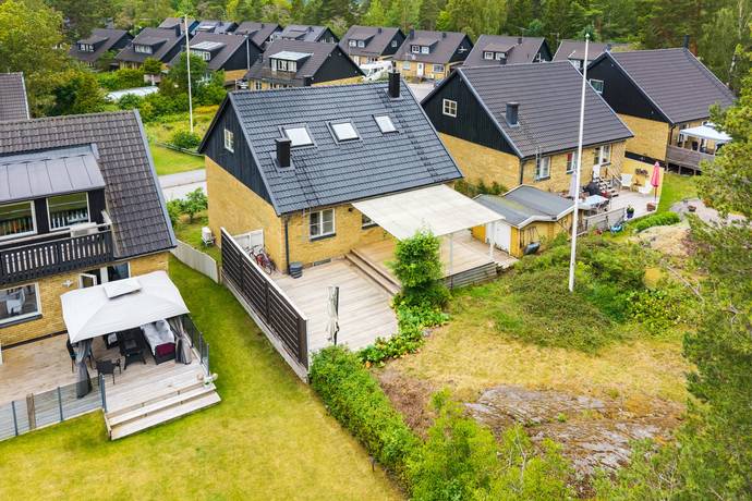 9 rum villa på Södra Skogsrundan 51 Margretelund, Österåkers kommun - bild 3