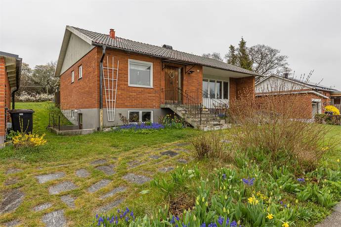 3 rum villa på Tjädervägen 15 Gamleby, Västerviks kommun - bild 1