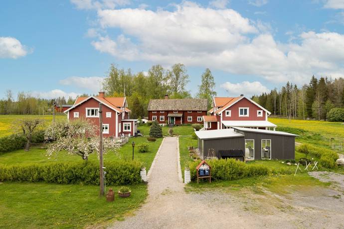 7 km norr om Heby, Heby kommun