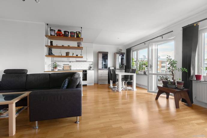 2 rum lägenhet på Furuhällsvägen 4 Kungsängens centrum, Upplands-Bro kommun - bild 2