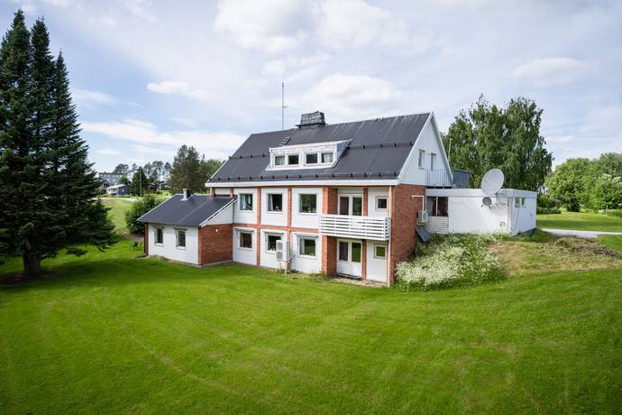 11 rum villa på Kyrkvägen 12 Vuollerim, Jokkmokks kommun - bild 1