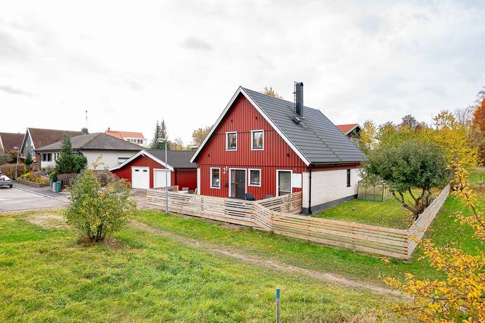 5 rum villa på Barksättersgatan 2 Strandvägsområdet, Katrineholms kommun - bild 1