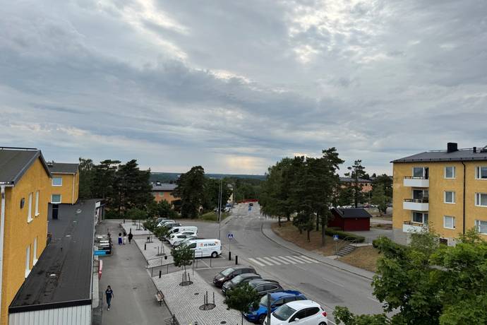 2 rum lägenhet på Tullingebergsvägen 14 Tullingeberg, Botkyrka kommun - bild 4