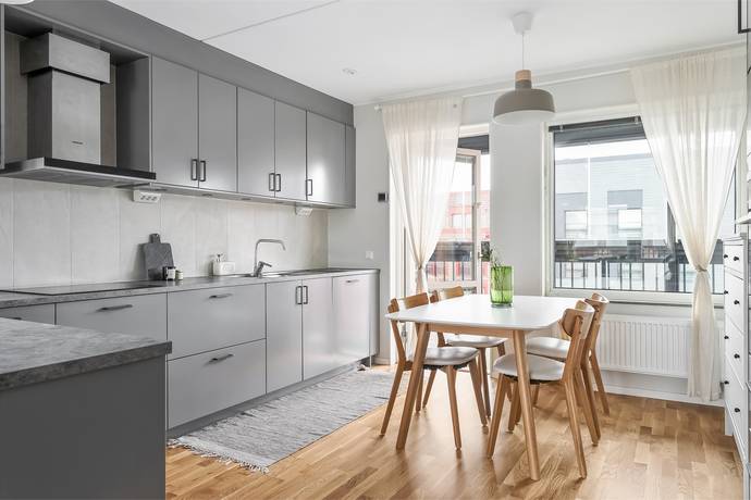4 rum lägenhet på BARKARBYVÄGEN 82 Barkarbystaden, Järfälla kommun - bild 4