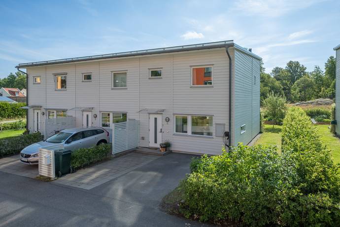 4 rum radhus på Fågelbärsvägen 5 Sturefors, Linköpings kommun - bild 1