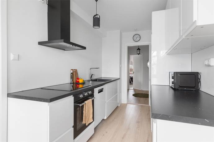 3 rum lägenhet på Herrgårdsvägen 32 Centrala Väsby, Upplands Väsby kommun - bild 1