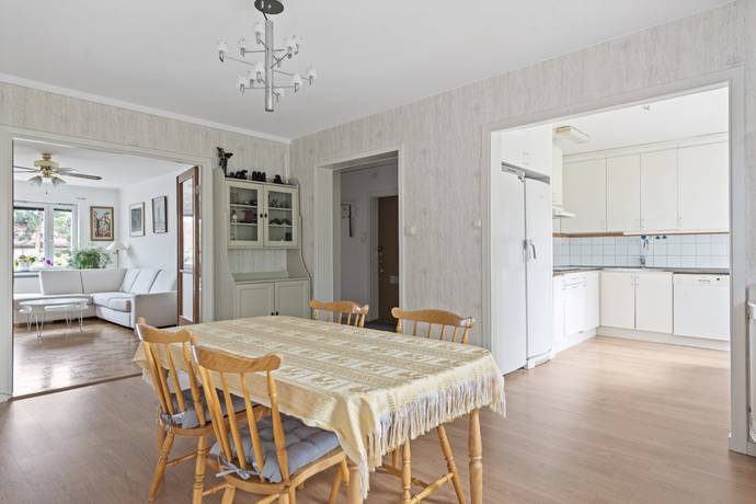 5 rum lägenhet på Lerbäcksgränd 3 Hagsätra, Stockholms kommun - bild 1