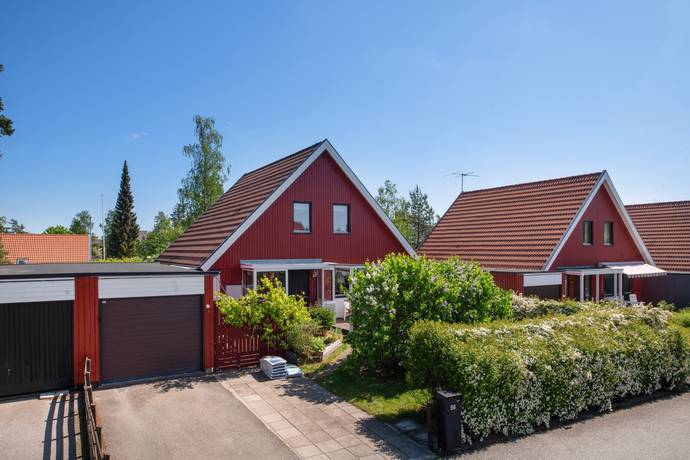4 rum kedjehus på Rösvägen 56 Skarpäng, Täby kommun - bild 1