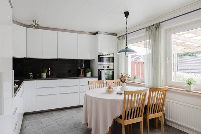 5 rum radhus på Champinjonstigen 14 Salem, Salems kommun - bild 1