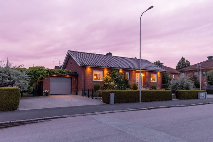Lundbygatan 27, Gamla Hjärsta, Örebro kommun