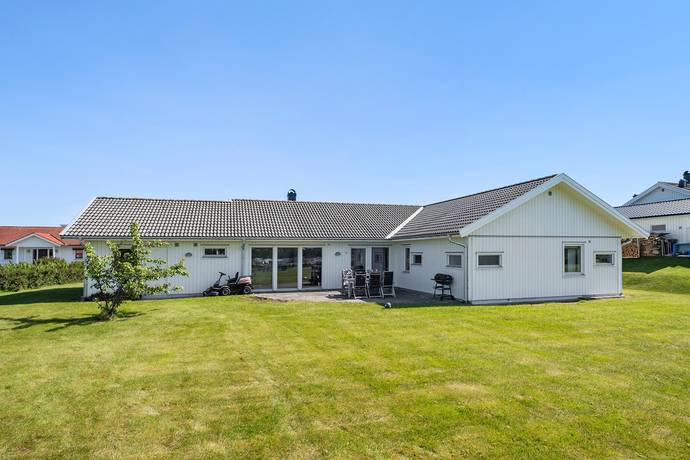 6 rum villa på Solbergsvägen 33 Nedre Svenneby, Torsby kommun - bild 1