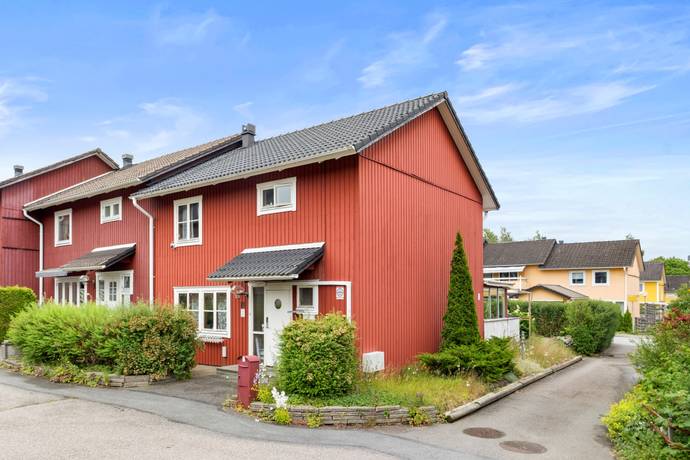 radhus på Friggagatan 14 Märsta, Sigtuna kommun - bild 1