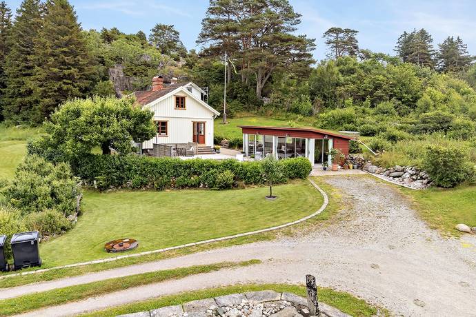 vinterbonat fritidshus på Sältan 4 Jore Udde, Tanums kommun - bild 1