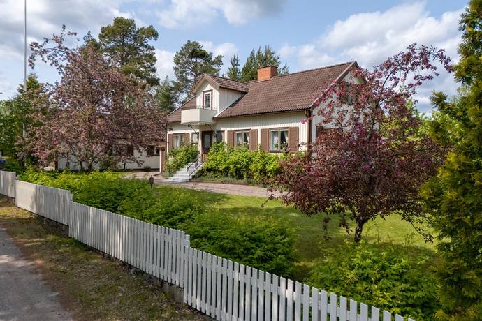 6 rum villa på Gärdesvägen 18 Hudiksvall, Hudiksvalls kommun - bild 1