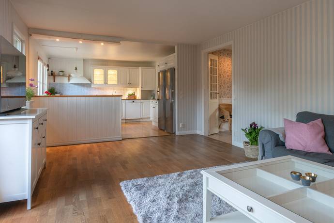 6 rum kedjehus på Trädgårdstorpsvägen 14 Tullinge Parkhem, Botkyrka kommun - bild 4