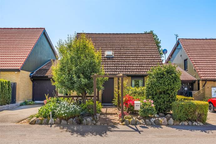 5 rum kedjehus på Blomstervägen 38 Flyinge, Eslövs kommun - bild 1