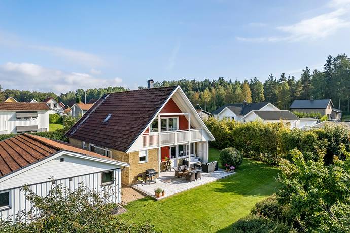7 rum villa på Vallmovägen 16 Nolgård/Hälltorp, Hammarö kommun - bild 1
