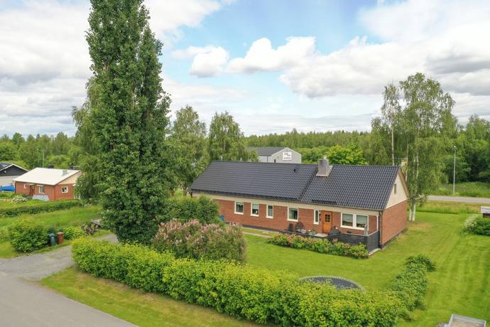 6 rum Villa på Björkgatan 17 Erikslund Bodens kommun - bild 1