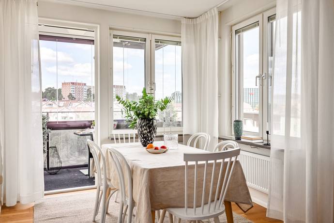 4 rum lägenhet på Gustav III:s Boulevard 98, 5 tr Frösunda, Solna kommun - bild 4