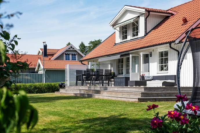 villa på Porfyrvägen 5 Skörby, Håbo kommun - bild 1