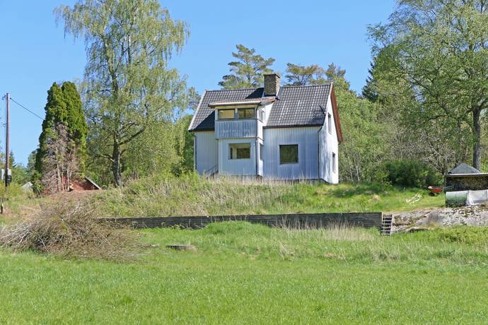 Gård med jordbruk på Ytterstad Lerums kommun - bild 2