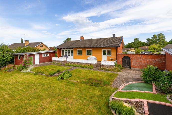 Bergakungsgatan 2, Fågelbäret, Västerviks kommun