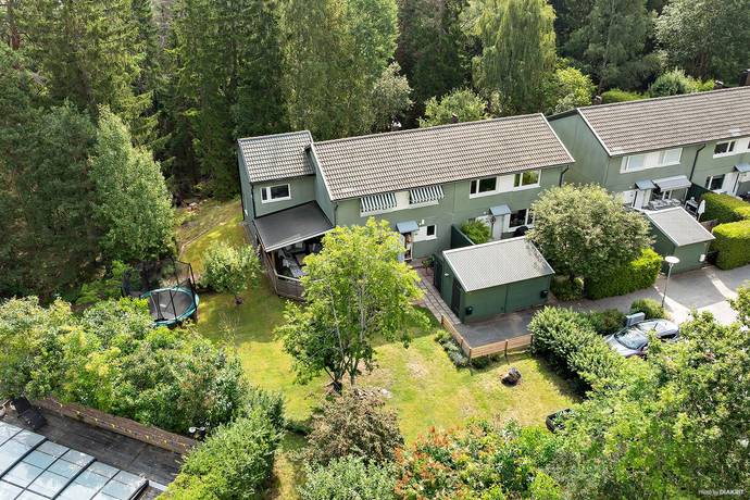 6 rum Radhus på Jordgränd 86 Viby Sollentuna kommun - bild 1