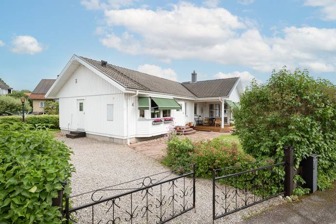 4 rum villa på Berghällsvägen 4 Ringstorp, Örebro kommun - bild 1