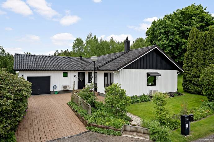 5 rum villa på Ekerödsvägen 173 Munka-Ljungby, Ängelholms kommun - bild 1
