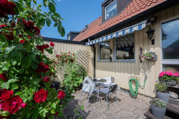 6 rum par-/kedje-/radhus på Norrängsvägen 43K Fridhem, Huddinge kommun - bild 2