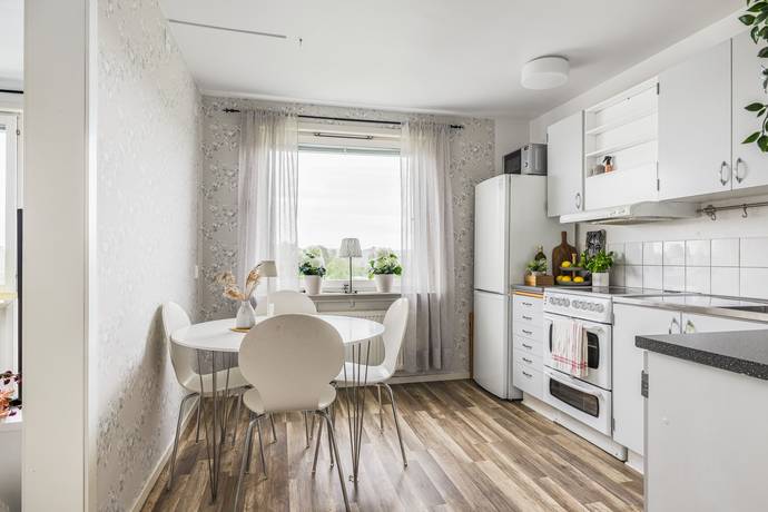 1 rum lägenhet på Västra Ringvägen 92 Gådeåberget, Härnösands kommun - bild 1